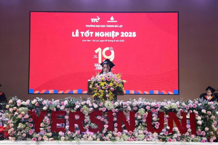 Hoa tươi Quỳnh Phương Đà Lạt rực rỡ tại Lễ tốt nghiệp YersinUni năm 2025